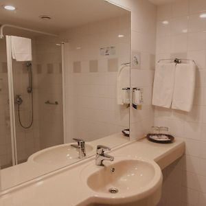 Standard Zimmer mit Kingsize-Bett